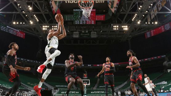 Basket NBA: contratti faraonici per Giannis e Gobert