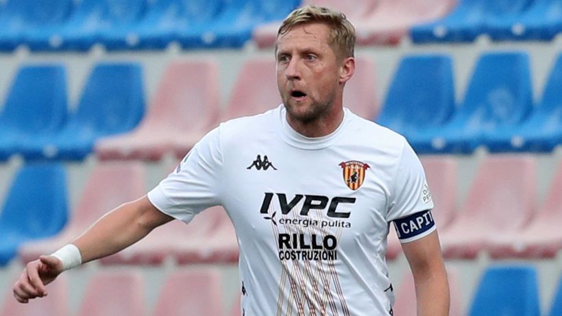 Brescia-Benevento: paura per Glik, colpito da un calcio al volto