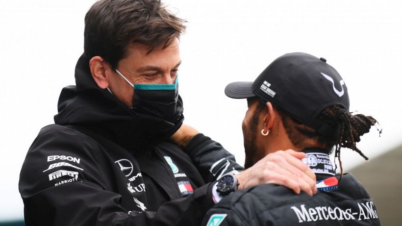 F1, Wolff: “A giorni il rinnovo di Hamilton con la Mercedes”