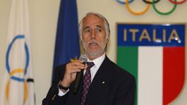 Malagò: "Serve decreto dal Governo per evitare sanzioni"