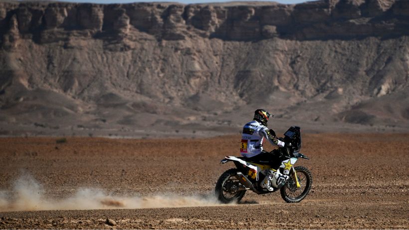 Dakar moto: Xavier De Soultrait balza in testa con 15″ su Barreda
