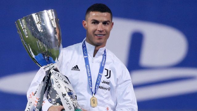 Cristiano Ronaldo scatenato: nuovo record e messaggio a Inter e Milan