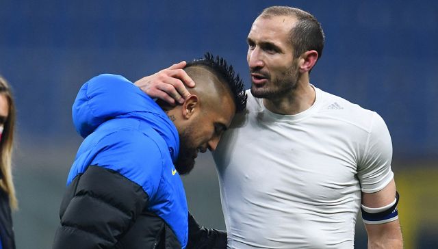Il bacio di Vidal allo stemma della Juventus: esplode la polemica