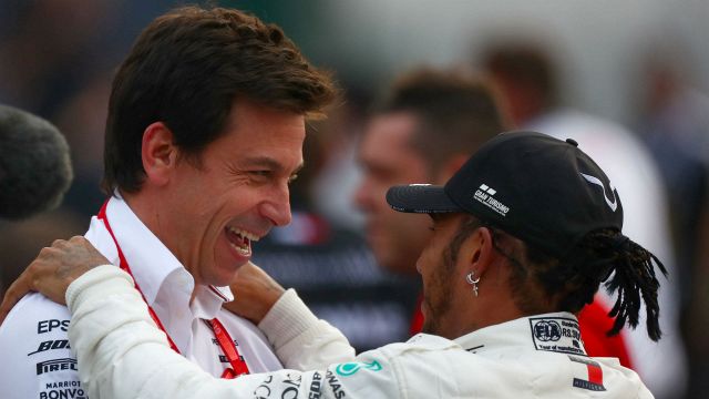 F1, Wolff: “Non siamo preoccupati, il contratto con Lewis si farà”