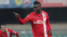 Balotelli stende il Chievo tra le polemiche