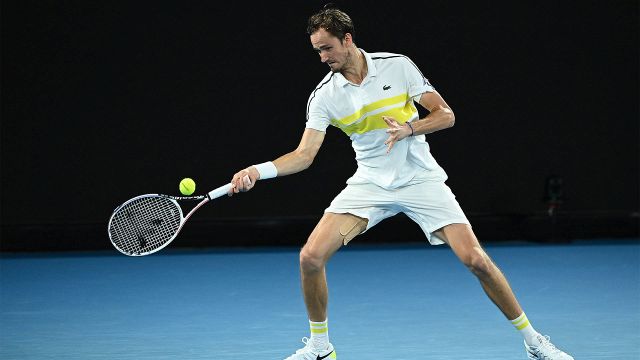 Australian Open, Daniil Medvedev raggiunge Djokovic in finale