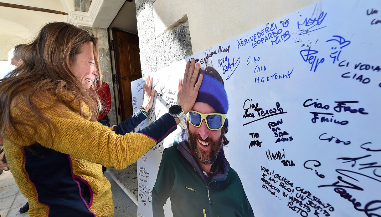 Un brindisi per Cala Cimenti: il funerale dell'alpinista eroe