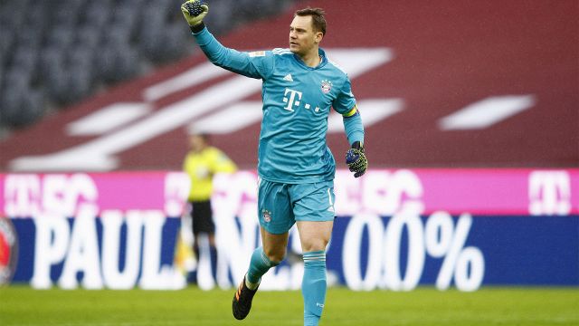Caos Bayern, la dirigenza pensa di togliere a Neuer la fascia