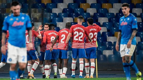 Napoli-Granada 2-1: la vittoria non basta, partenopei eliminati