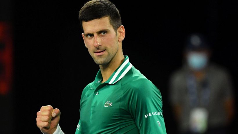 Australian Open, Djokovic in quattro set supera Zverev