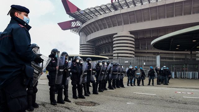 Milan-Inter, tifoserie a contatto e tensione San Siro: interviene la polizia
