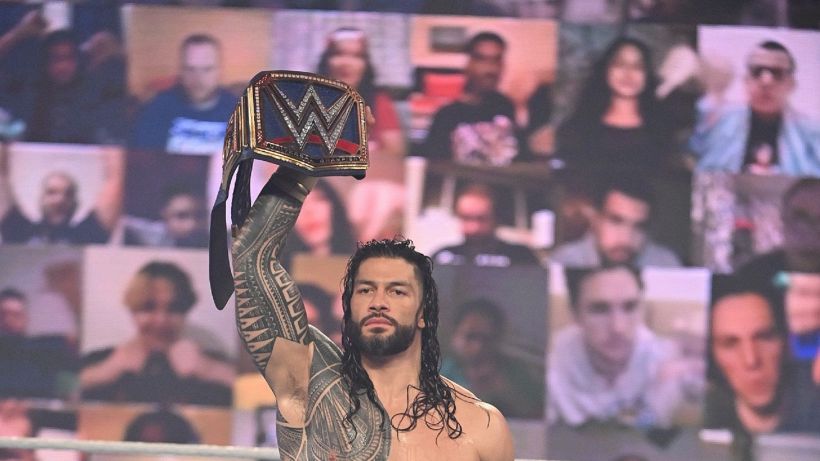 WWE Royal Rumble: festeggiano Edge e Roman Reigns
