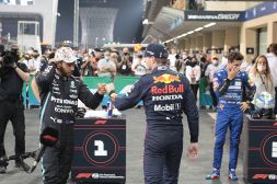 F1, Gp Abu Dhabi con finale thriller! Max campione, podio Sainz