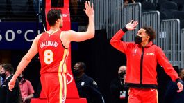 NBA, Hawks e Knicks volano ai playoff