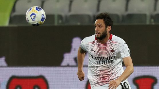 Calhanoglu a sorpresa chiama il Galatasaray