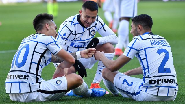 Inter, tutti negativi i tamponi dei calciatori: un positivo nel gruppo squadra