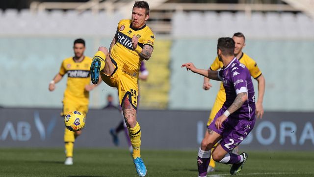 Fiorentina-Parma 3-3: l'autogoal di Iacoponi salva i viola nel recupero