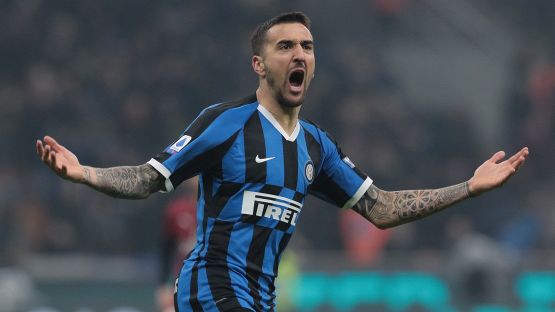 Matias Vecino aspetta il proprio turno