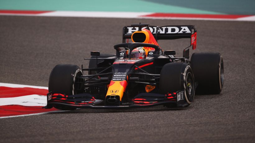F1, Gp Bahrain: Verstappen vola anche nelle libere 3, male Leclerc