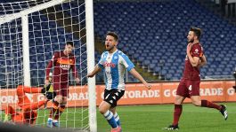 Mertens abbatte la Roma e riaccende la corsa Champions: 2-0 Napoli