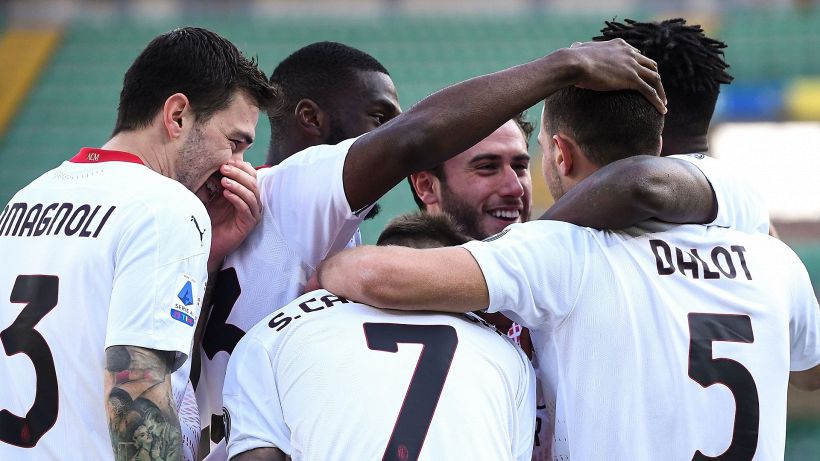 Il Milan reagisce, colpaccio a Verona. Fiorentina-Parma, pazzo 3-3