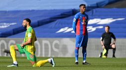 Zaha rifiuta di inginocchiarsi: è il primo a farlo in Premier League