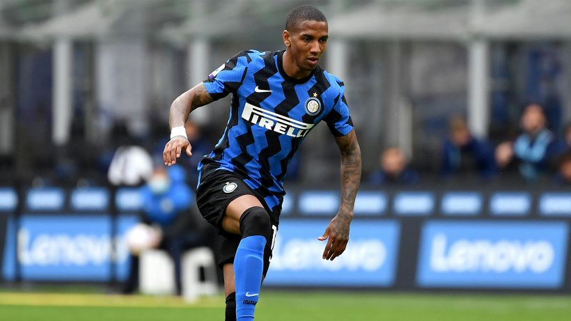 Ashley Young da 'ritorno al futuro': ufficiale all'Aston Villa