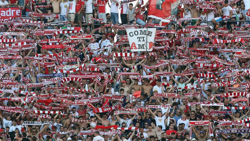 Minacce al Bari: striscione e testa di maiale mozzata fuori dallo stadio