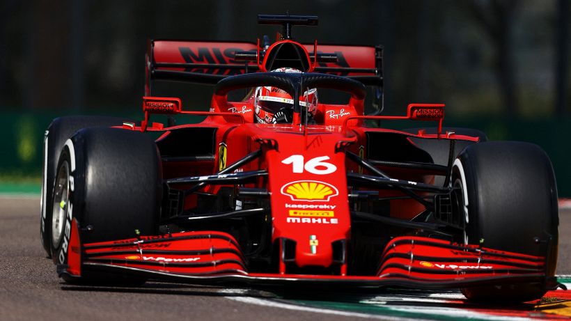 Seconde libere Imola: Charles Leclerc va a sbattere. Mercedes davanti