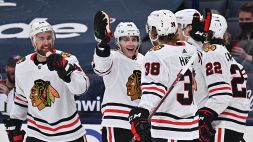 NHL: Chicago vince nel segno di Hagel