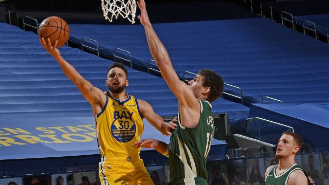 NBA: altro show di Curry, ok Gallinari e Lakers