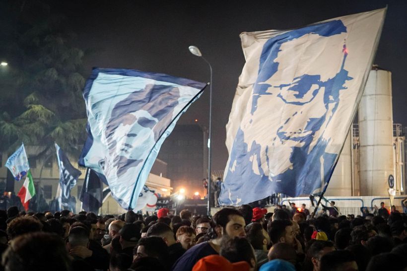 Il Napoli stringe ancora alla cinghia: la rabbia dei tifosi