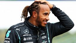 F1, Lewis Hamilton in pole ad Imola. Ferrari in seconda fila