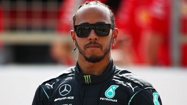 Lewis Hamilton is not there and still attacks Verstappen