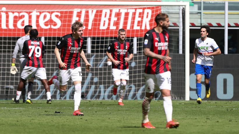 La superiorità numerica e Hauge salvano il Milan dalla sconfitta con la Samp