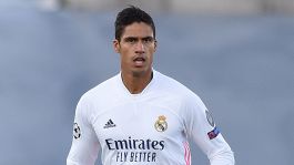 Varane positivo al Covid: salta Liverpool e 'Clasico'