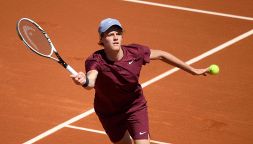 Tennis, Jannik Sinner sbaraglia Rublev e avanza a Barcellona