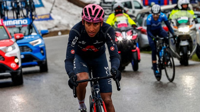 Giro d'Italia: Egan Bernal doma Cima Coppi e ipoteca la vittoria