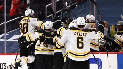 NHL: sorrisi all'over-time per Boston e Carolina