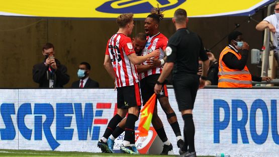 Il Brentford fa la storia: torna nella massima divisione inglese dopo 74 anni