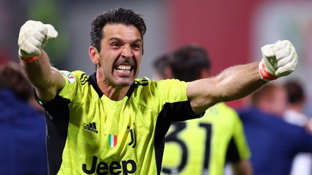 Mercato Juve: svelata l'offerta folle a Buffon, resta in Italia