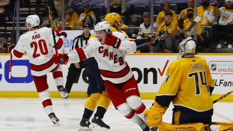 NHL: Carolina ai quarti, derby canadese alla bella
