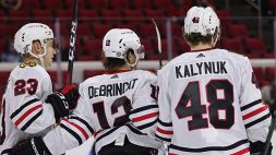 NHL: i Blackhawks fermano la corsa degli Hurricanes