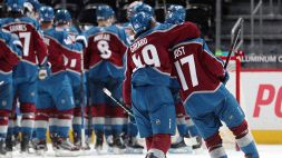 NHL: Avalanche, rimonta da primato