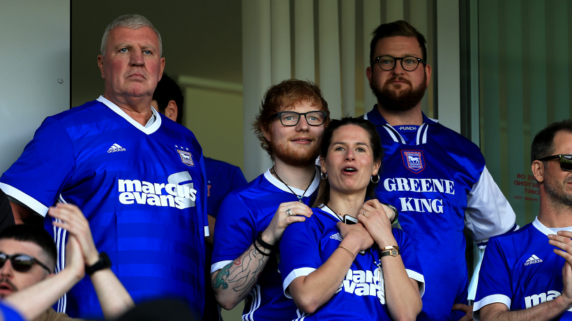Ed Sheeran sponsor di maglia dell'Ipswich Town: il club di cui è tifoso