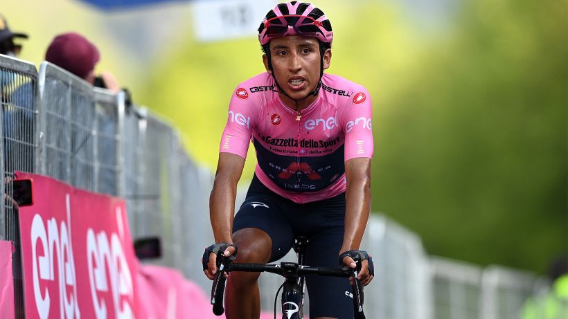 Giro d'Italia, Egan Bernal non molla ad Alpe di Mera