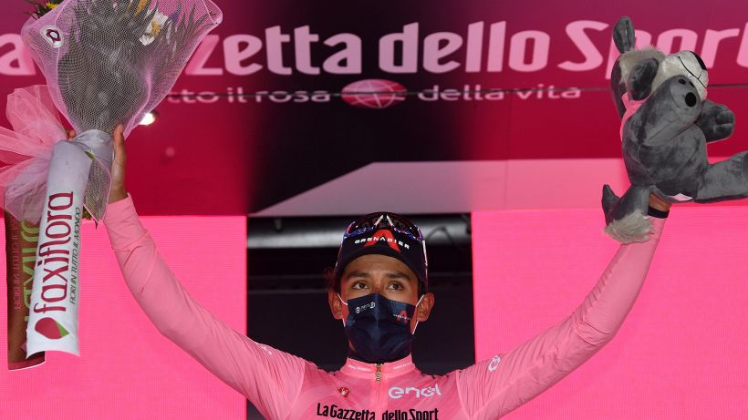 Giro d'Italia, a Campo Felice tappa e maglia per Bernal. Paura per Mohoric