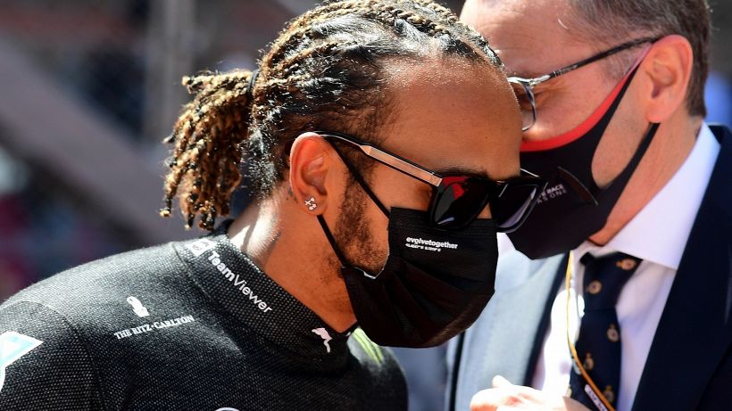 F1, Hamilton lancia l'allarme: "Fuori dalla top ten senza un perché"