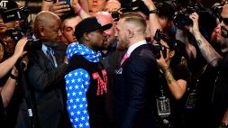 Box, McGregor punge Mayweather dopo la rissa