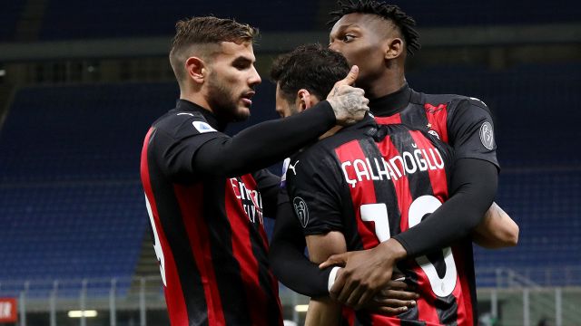 Milan-Benevento 2-0: Calhanoglu-Theo, il Diavolo torna a vincere. Le pagelle